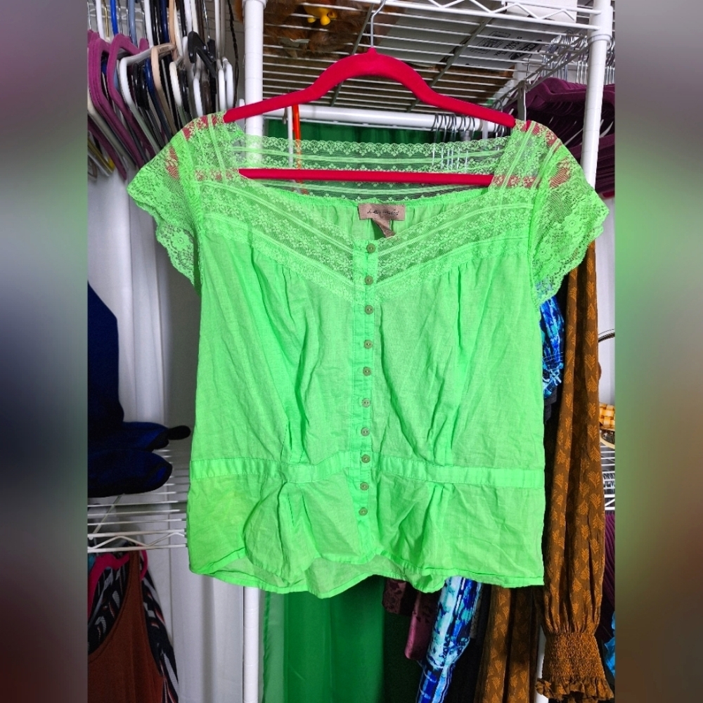 IE RELAXED BRIGHT GREEN TOP SIZE LARGE